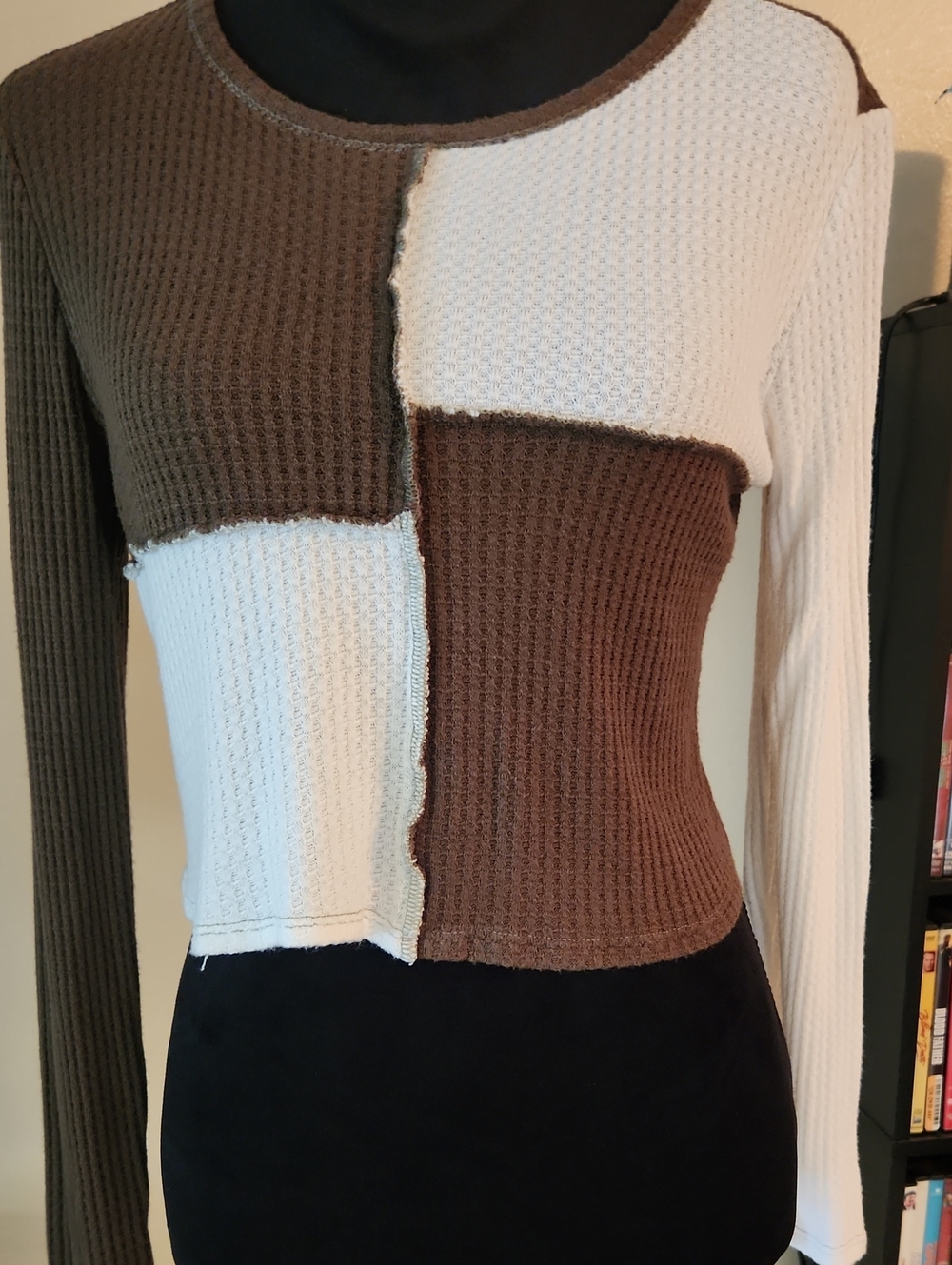 Colorblock Waffle-Knit Long Sleeve Crop Top - Olive & White